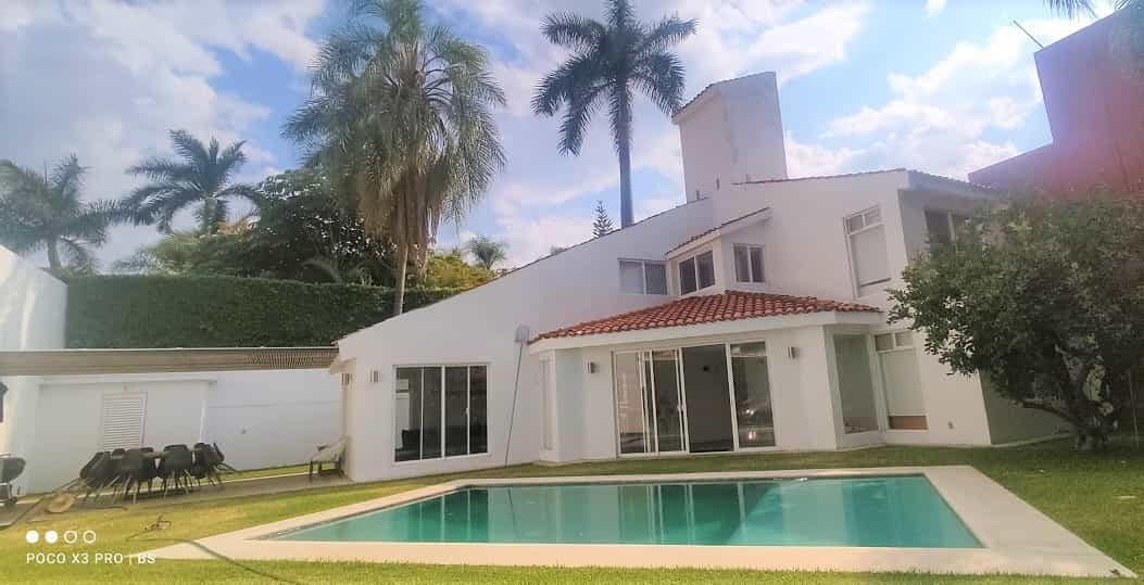 House in Cuernavaca, Avenida Palmira 11937244