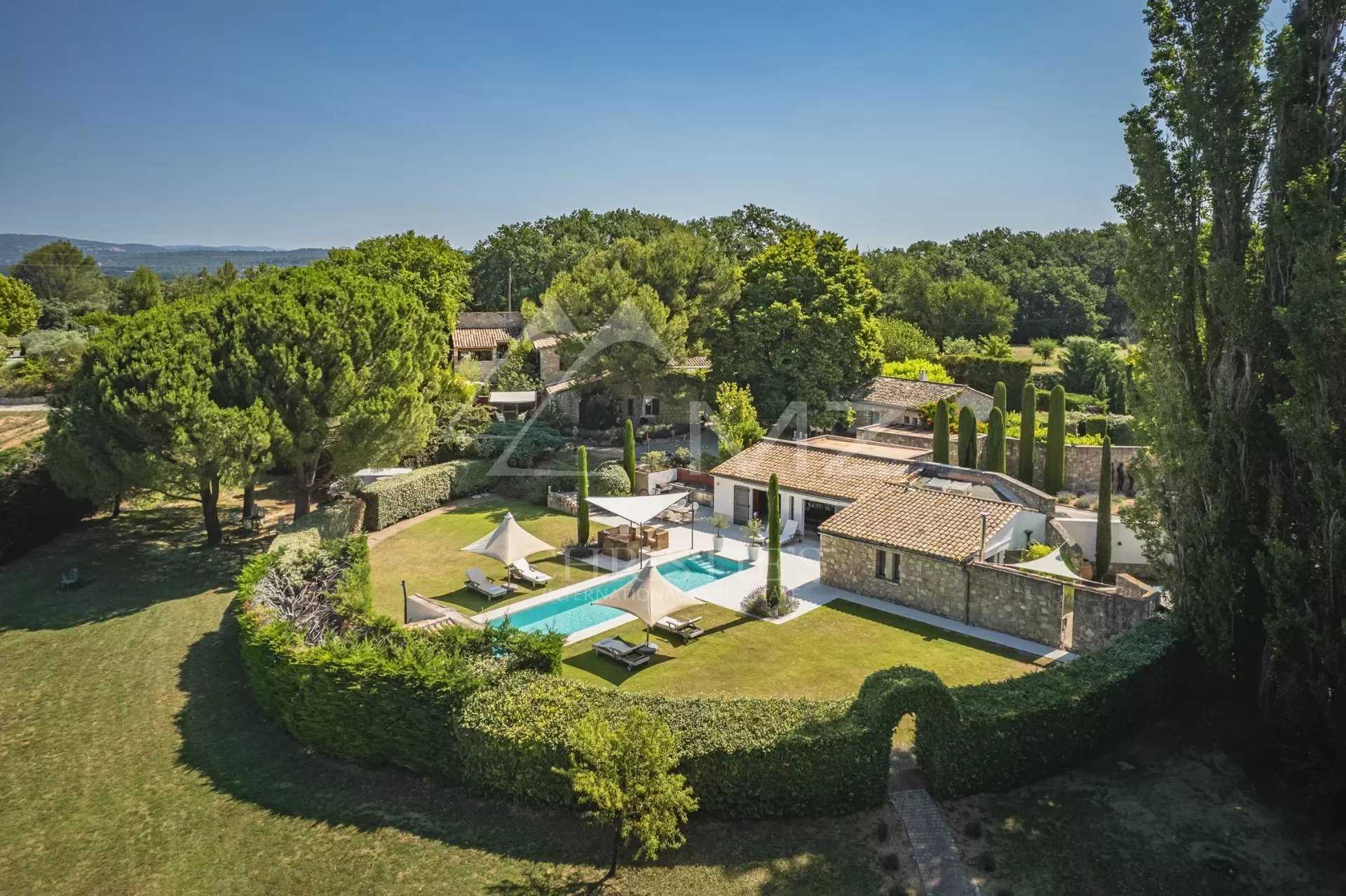 Andere in Oppede le Vieux, Provence-Alpes-Cote d'Azur 11937250
