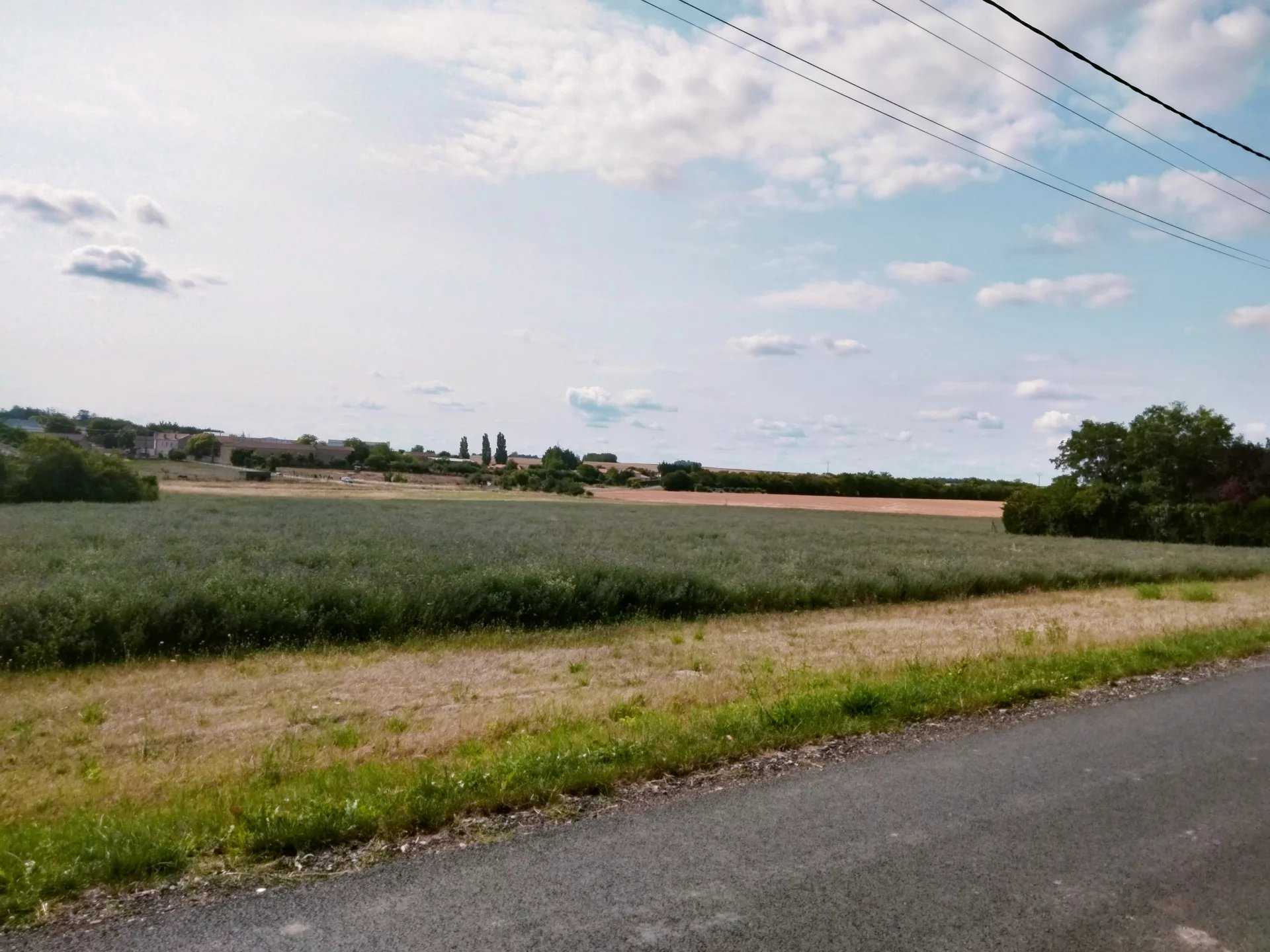 Land im Crepy-en-Valois, Hauts-de-France 11937291