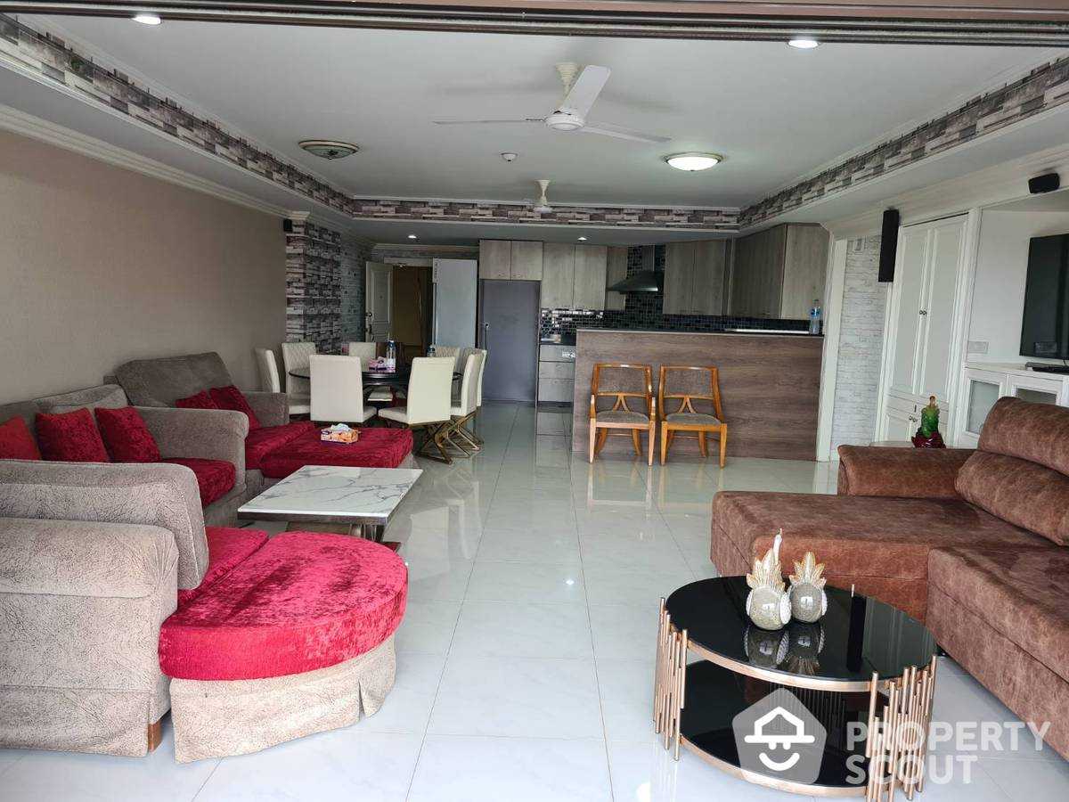 Condominium in Ban Bang Krabueang, Samut Prakan 11940431