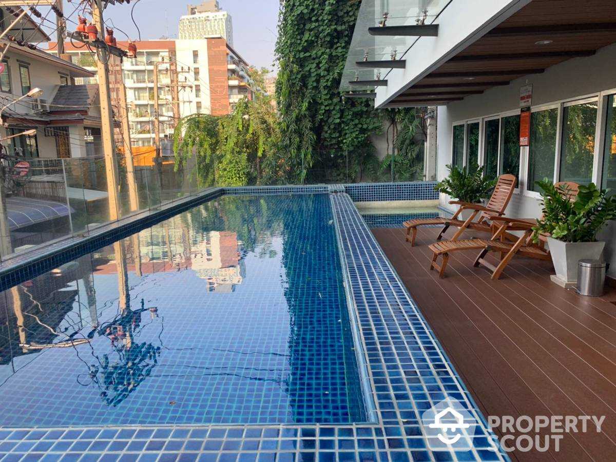 Condominium in Phra Khanong, Krung Thep Maha Nakhon 11941233