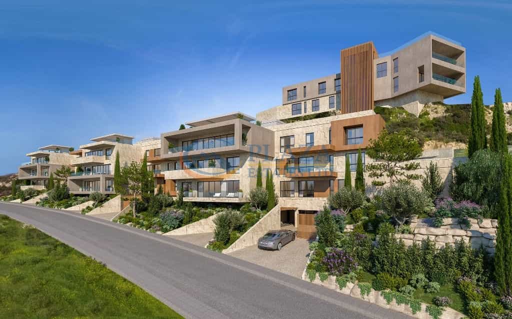 Condominium in Agios Tychon, Larnaka 11945792