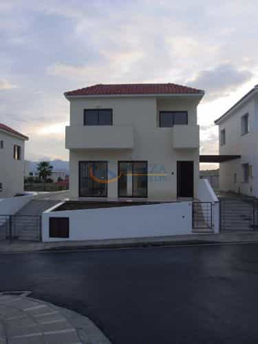房子 在 Agia Varvara, Nicosia 11947012