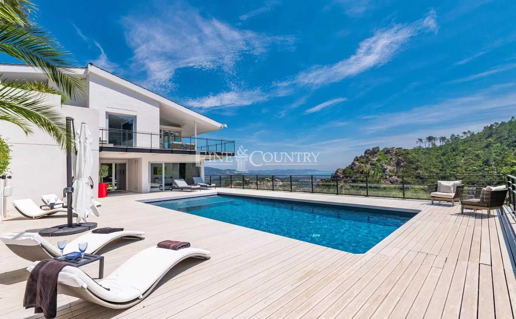 House in Cannes, Provence-Alpes-Cote d'Azur 11953454