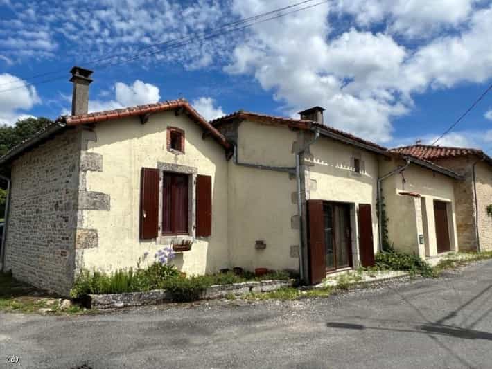 Dom w Champagne-Mouton, Nouvelle-Aquitaine 11953984