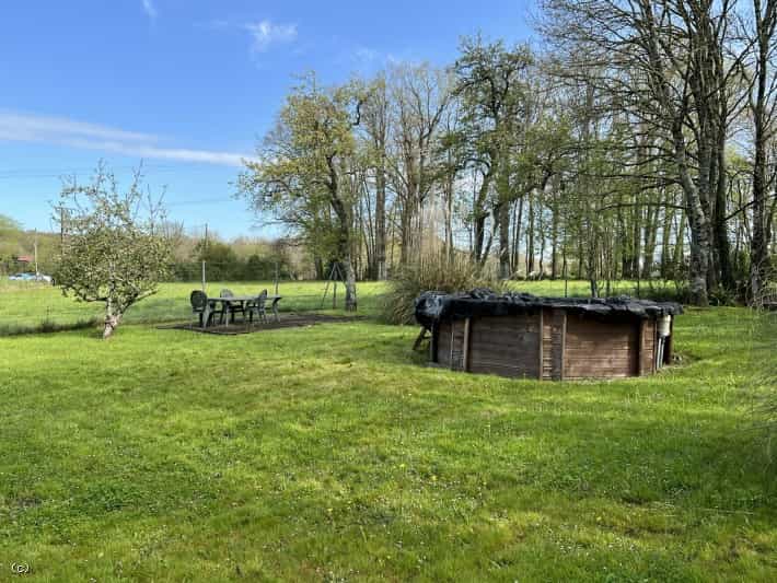 House in Champagne-Mouton, Nouvelle-Aquitaine 11953984
