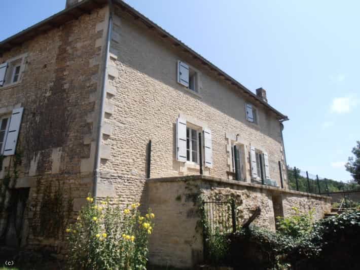 Haus im Verteuil-sur-Charente, Nouvelle-Aquitaine 11954365