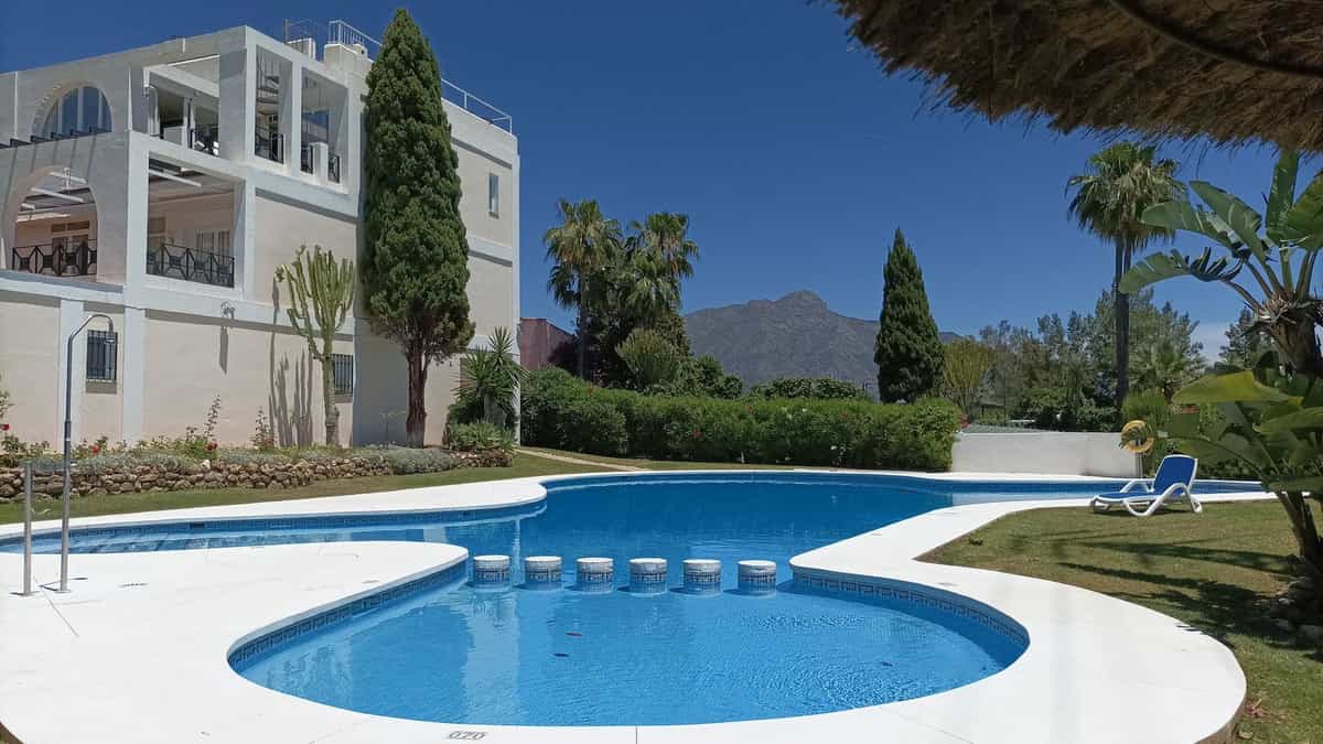 Condominium in Benahavis, Andalusië 11954652