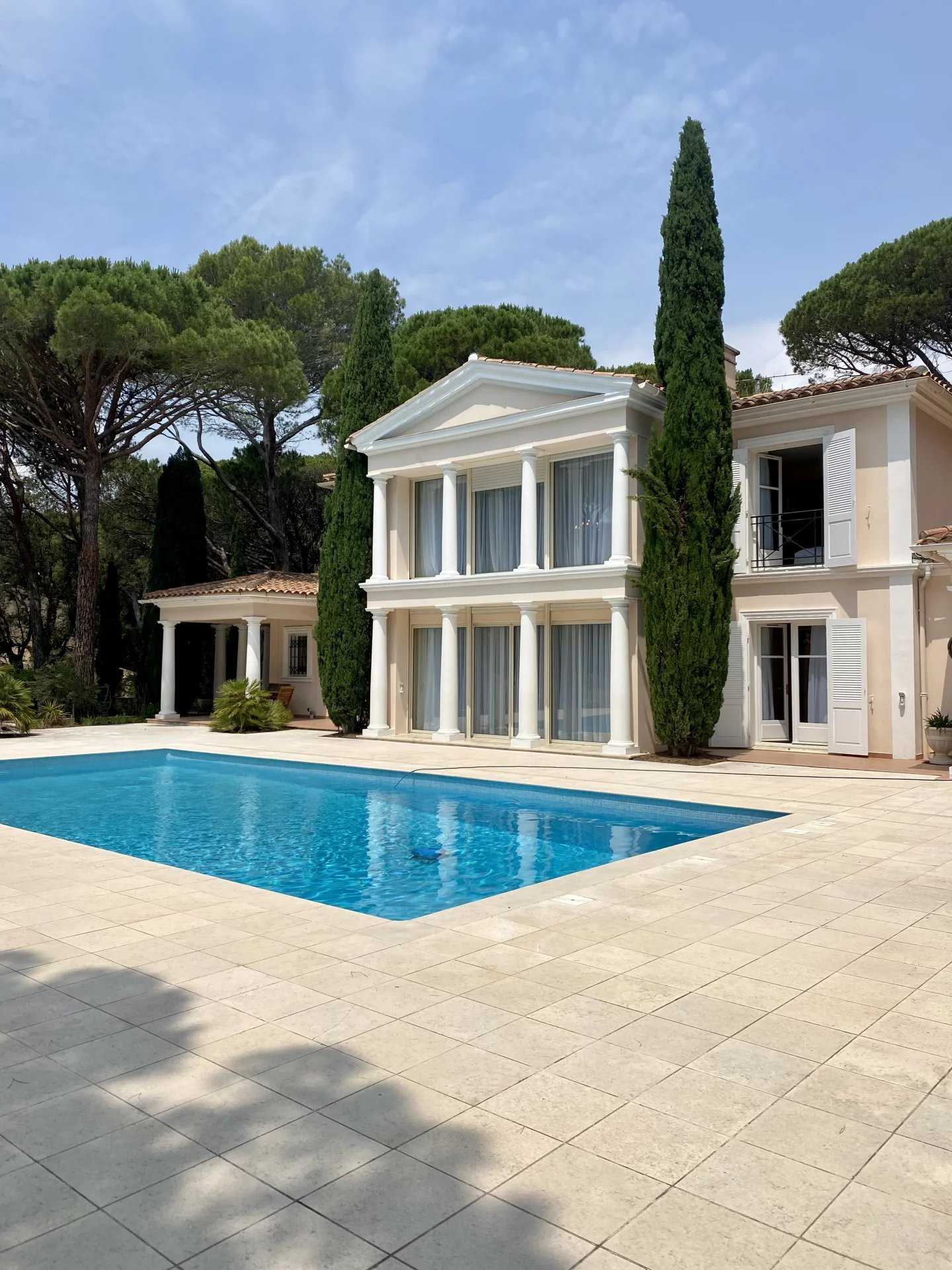 House in Saint-Raphael, Provence-Alpes-Cote d'Azur 11955240