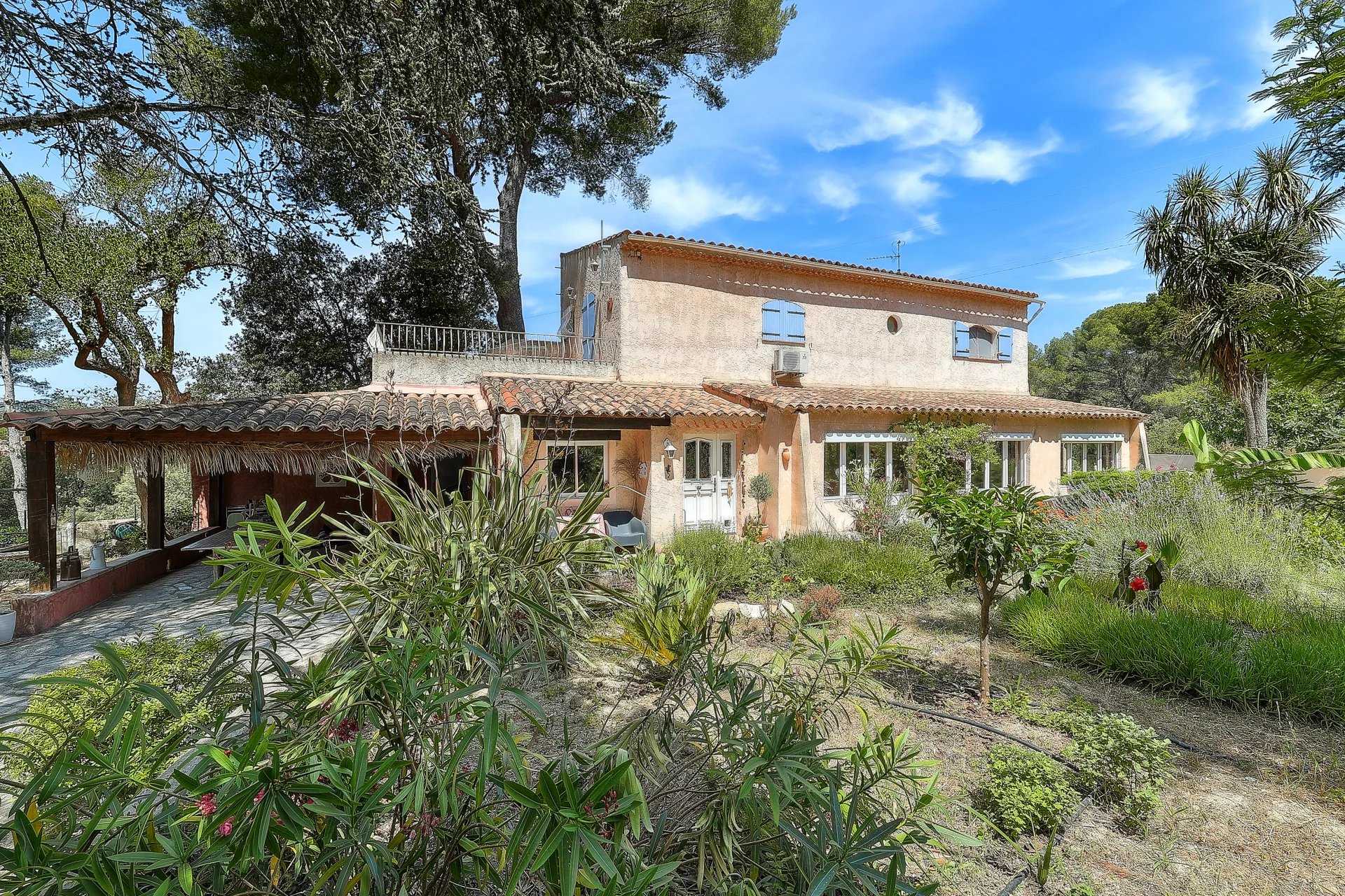 жилой дом в Ceyreste, Provence-Alpes-Cote d'Azur 11956791