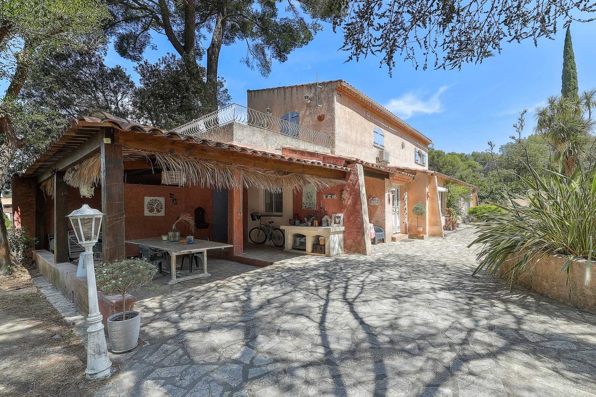 House in Ceyreste, Provence-Alpes-Cote d'Azur 11956791