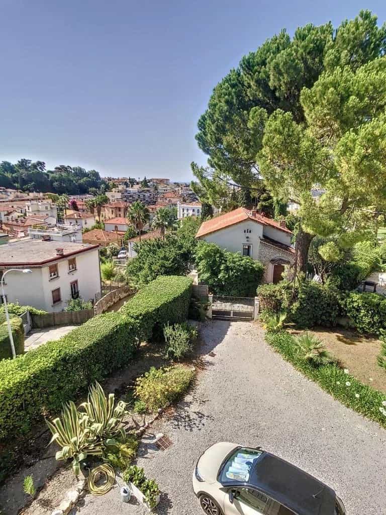 Condominium in Nice, Alpes-Maritimes 11956798