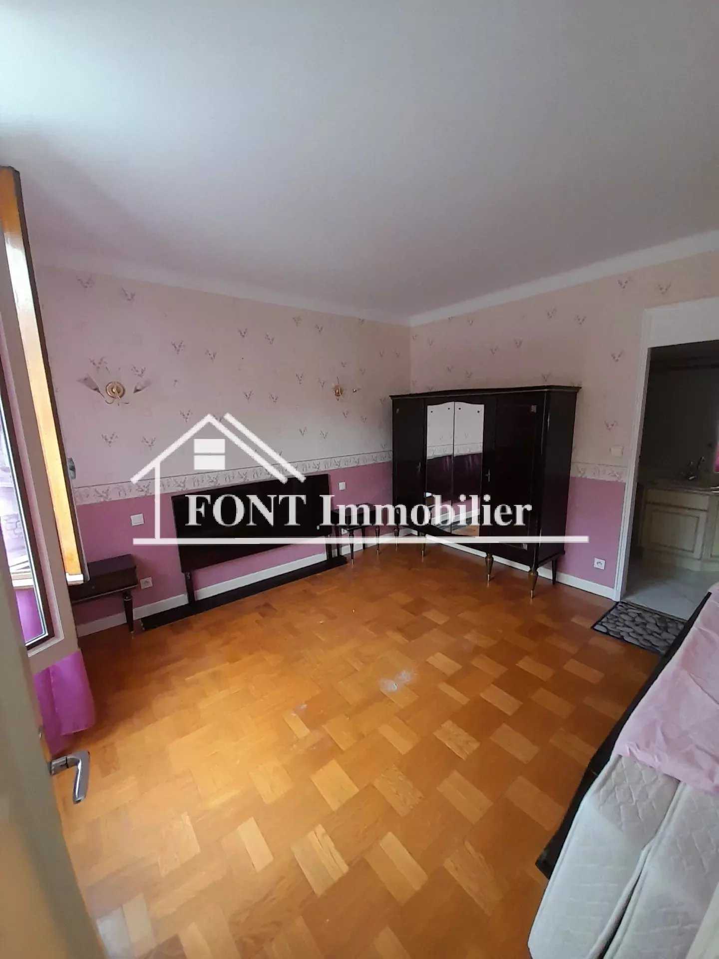 Condominium in Rive-de-Gier, Loire 11956799