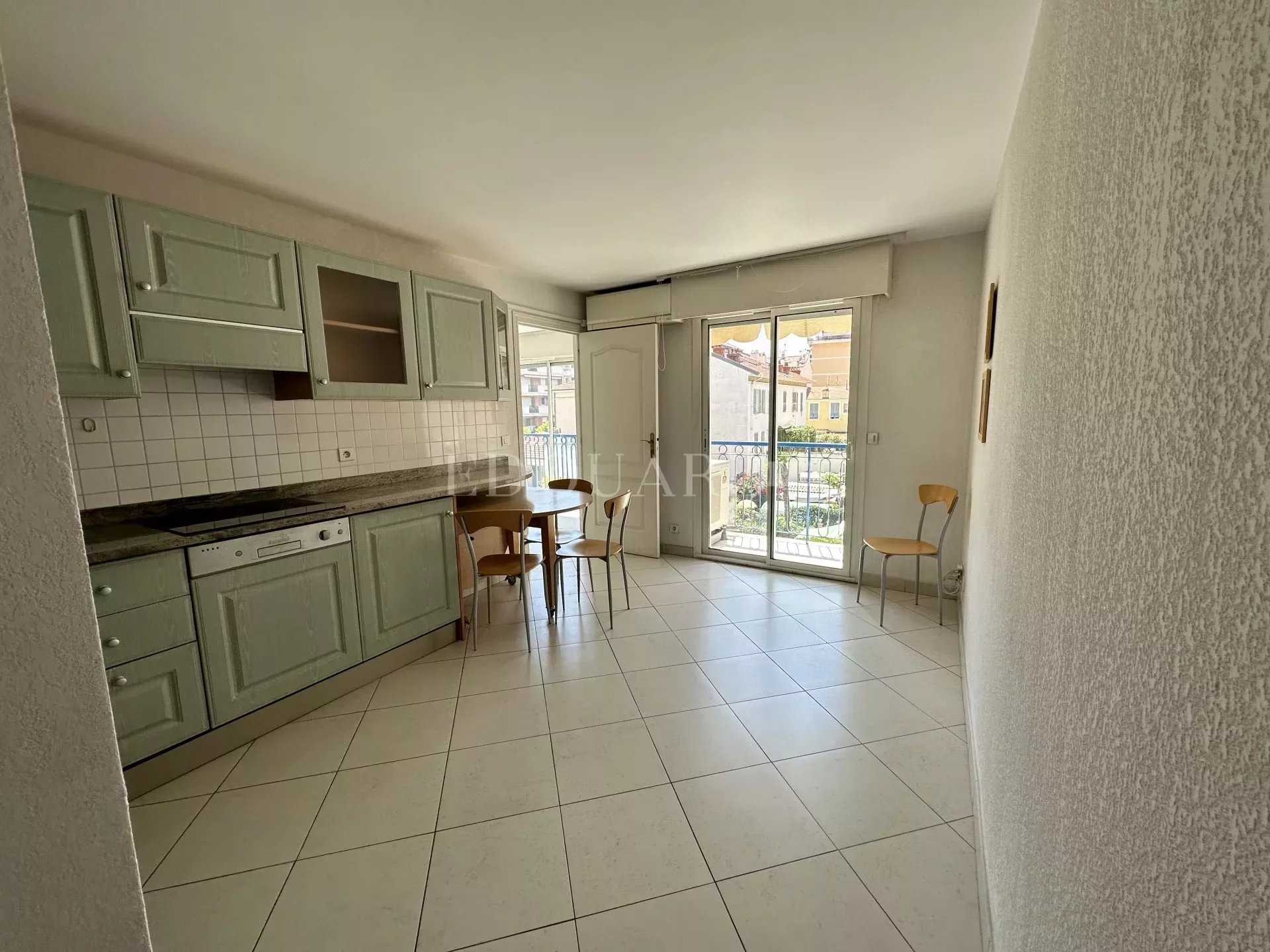 Condominium in Menton, Provence-Alpes-Cote d'Azur 11956850