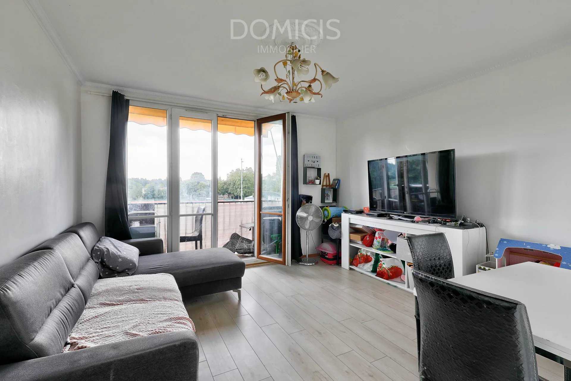Condominium in Bondy, Ile-de-France 11956945
