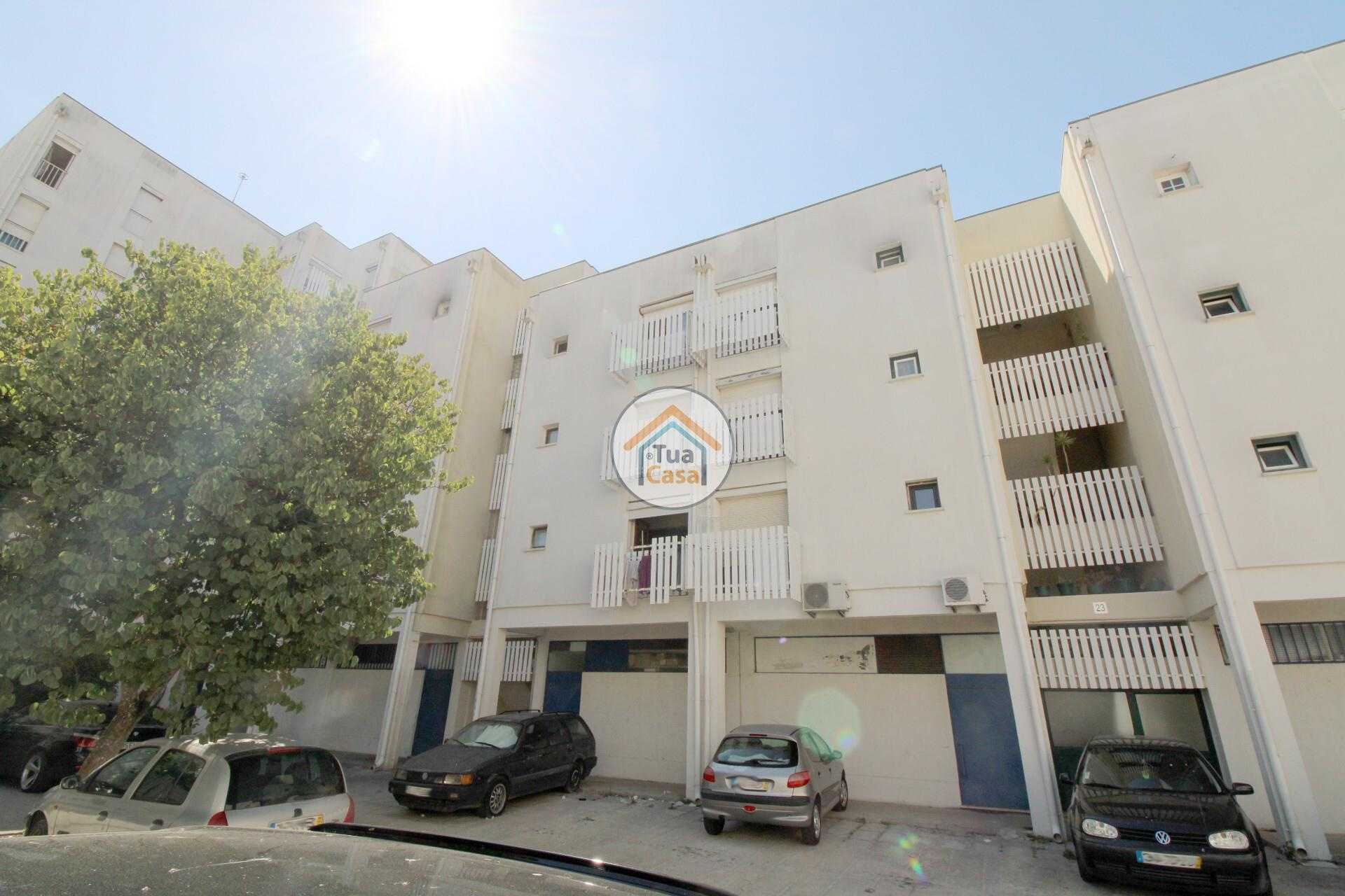 Condominium in Evora, Évora District 11957532