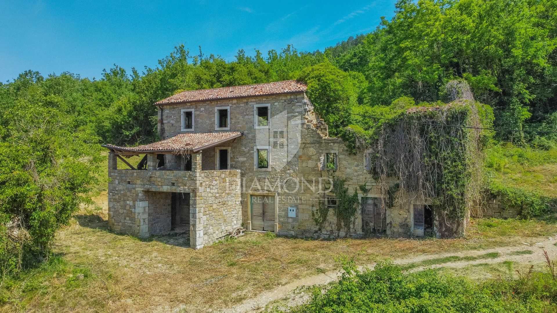 casa en Motovun, Istarska Županija 11957634