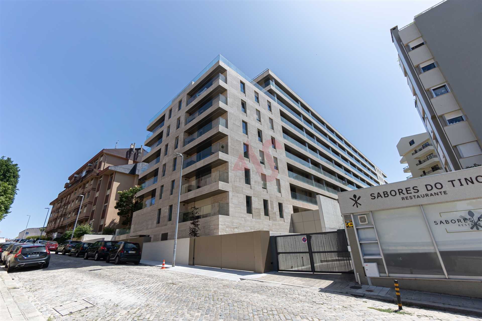 Condominium in Senhora do Porto, Porto 11957734