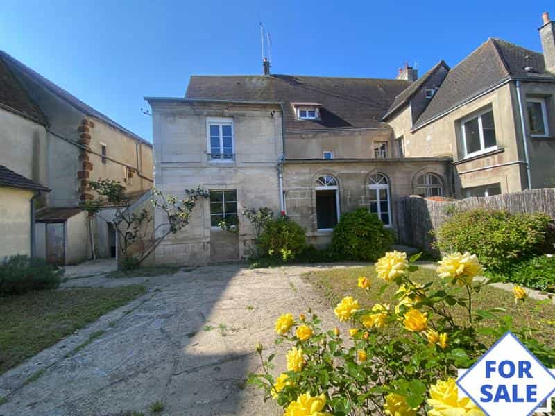 Talo sisään Villaines-la-Carelle, Pays de la Loire 11957842