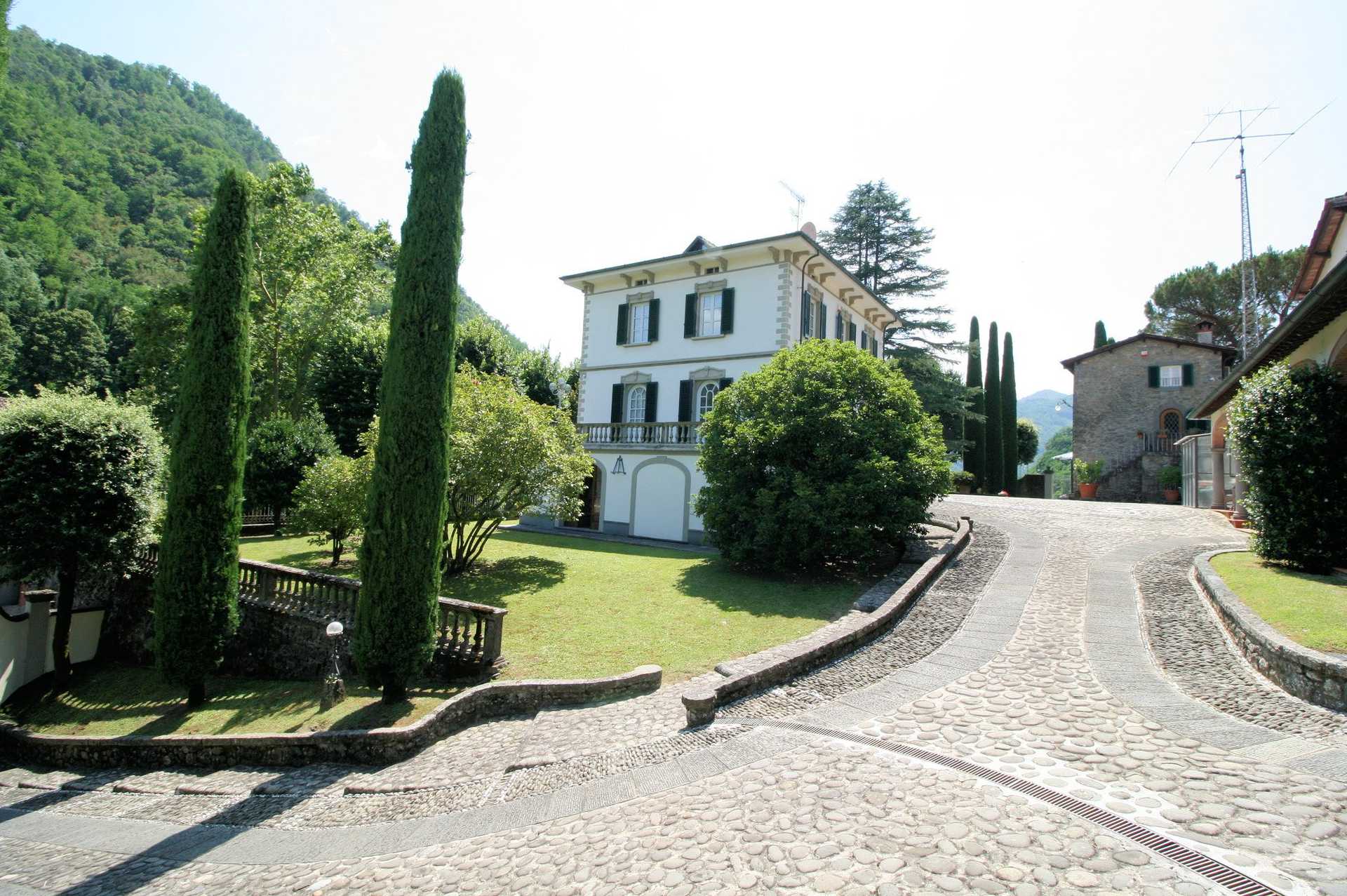 casa en Castelnuovo di Garfagnana, Tuscany 11958239