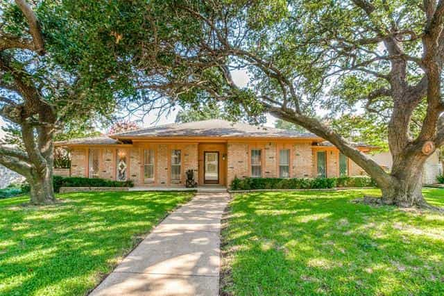rumah dalam Addison, Texas 11959251