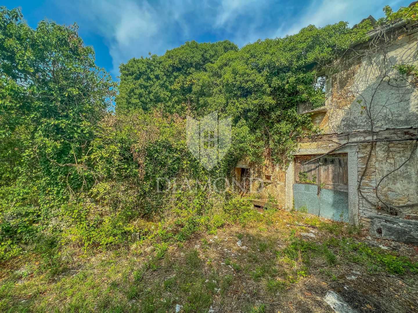 House in Oprtalj, Istria County 11959570