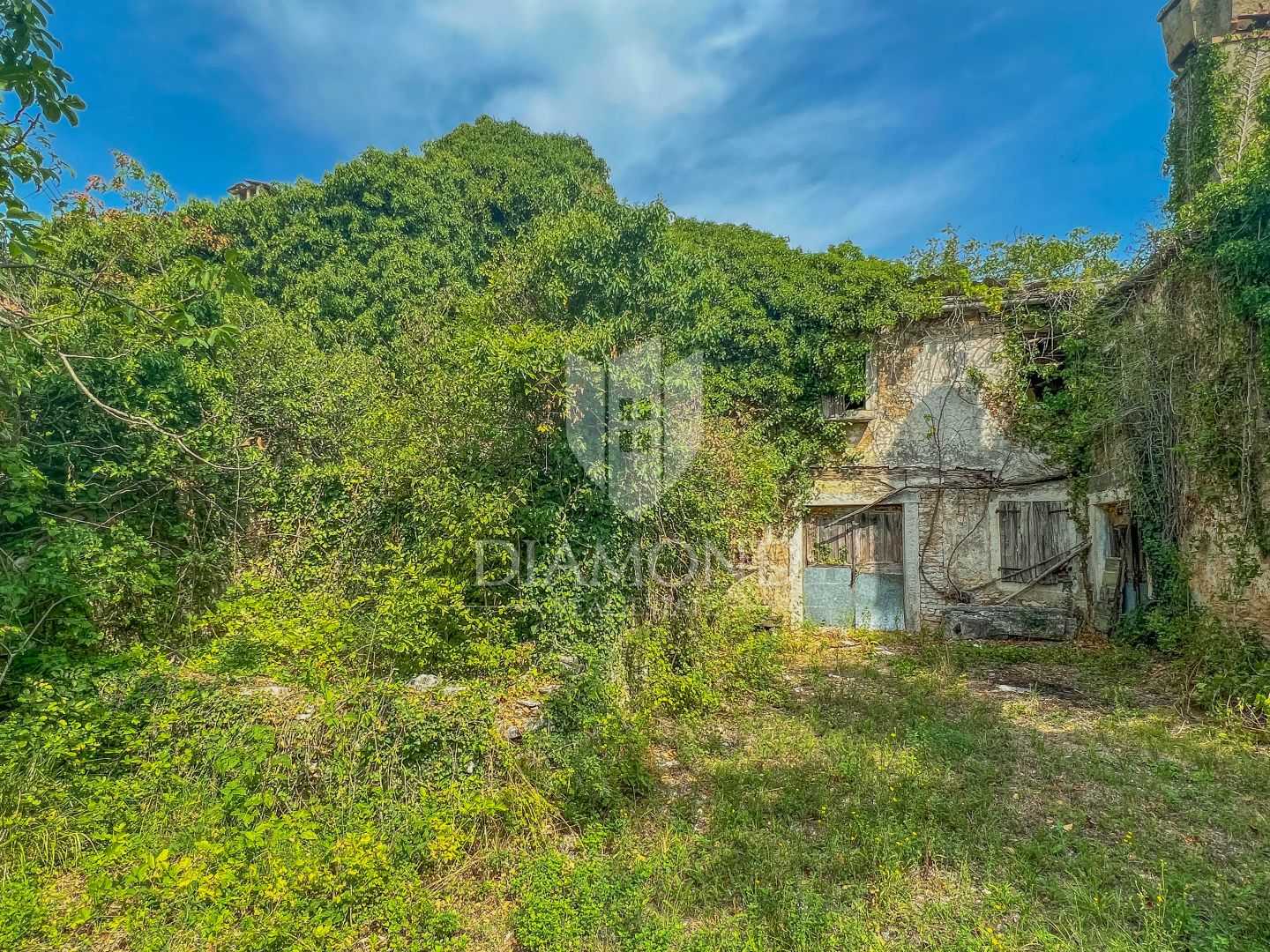 House in Oprtalj, Istria County 11959570