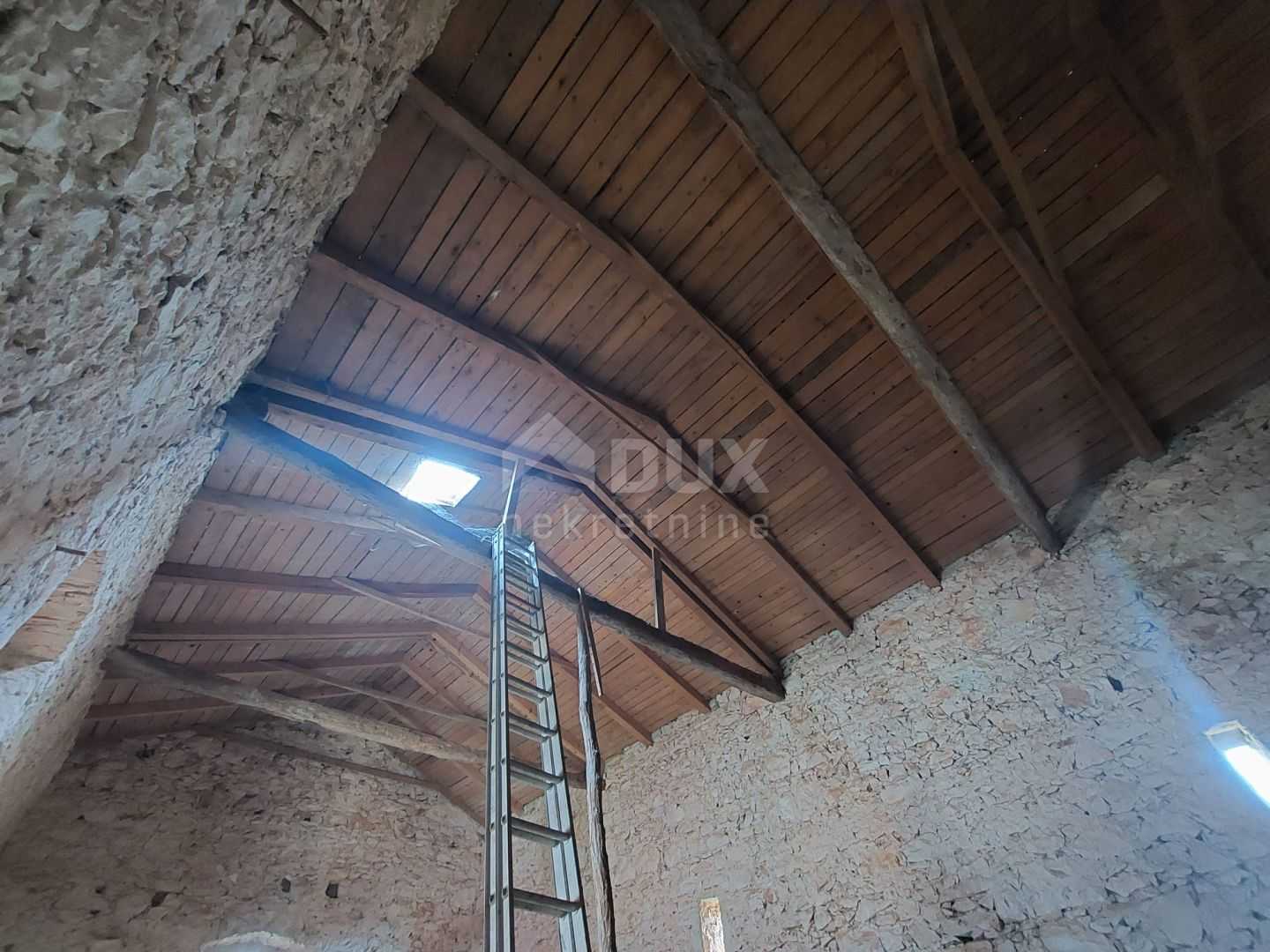 casa en Brtoniglá, Istarska Županija 11959907