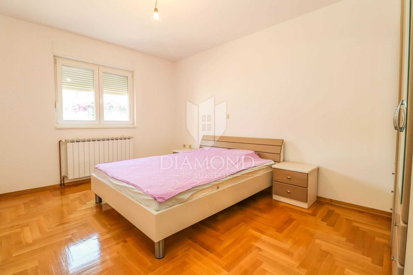 Condominium in Pula, Istarska županija 11960070