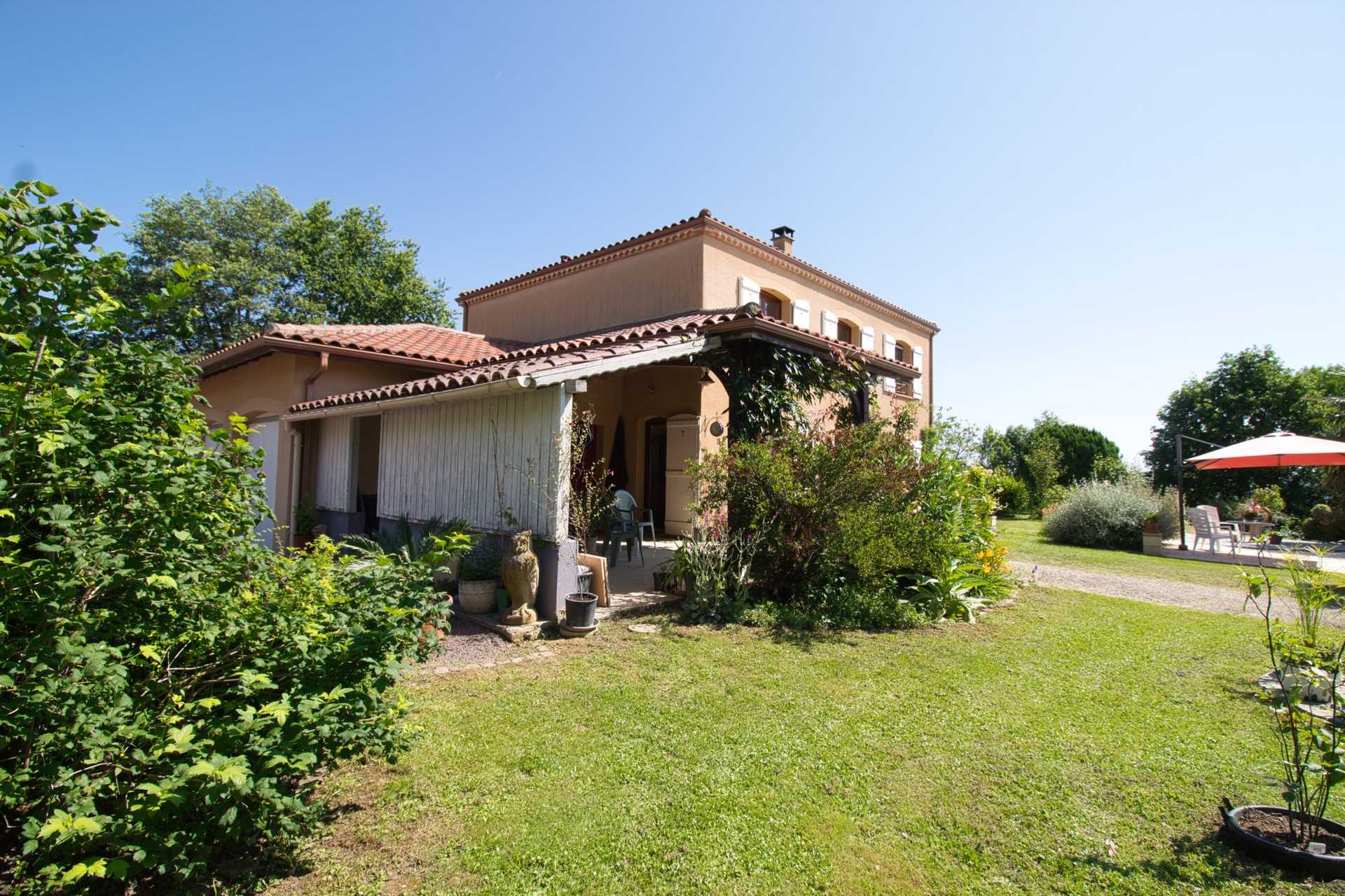 房子 在 Villecomtal-sur-Arros, Occitanie 11960456