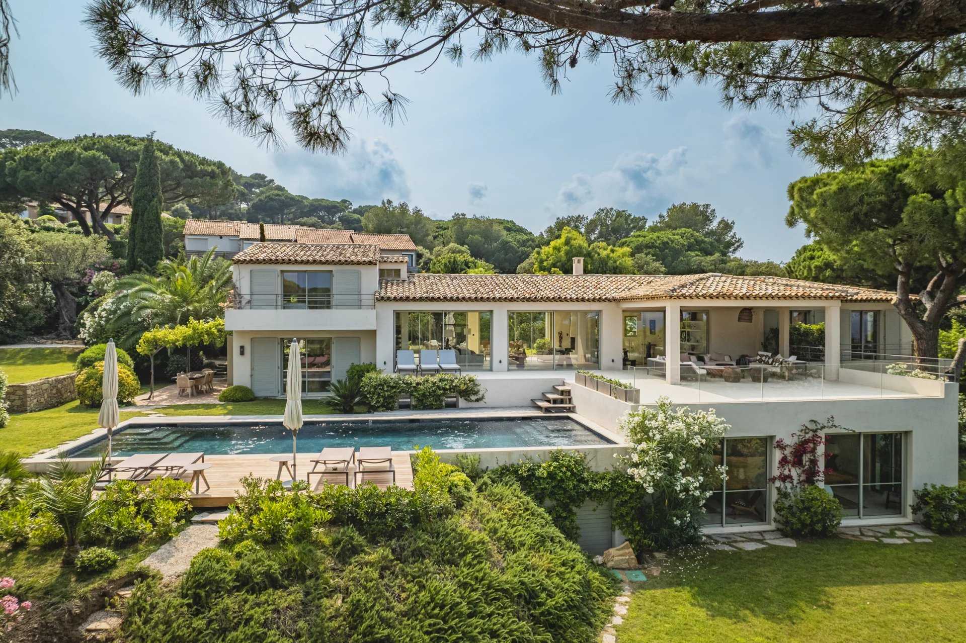 House in Saint-Tropez, Provence-Alpes-Cote d'Azur 11960481