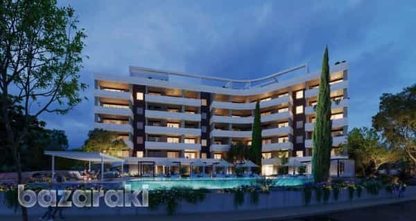 Condominium in Agios Tychon, Larnaka 11962064