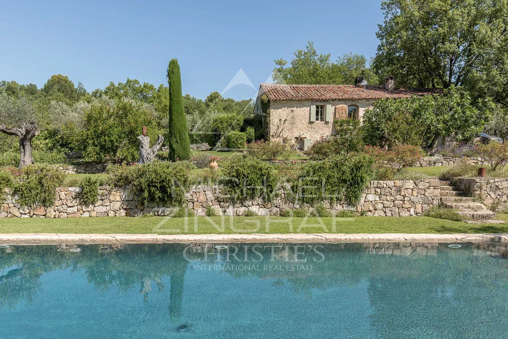 rumah dalam Tourrettes, Provence-Alpes-Côte d'Azur 11964494