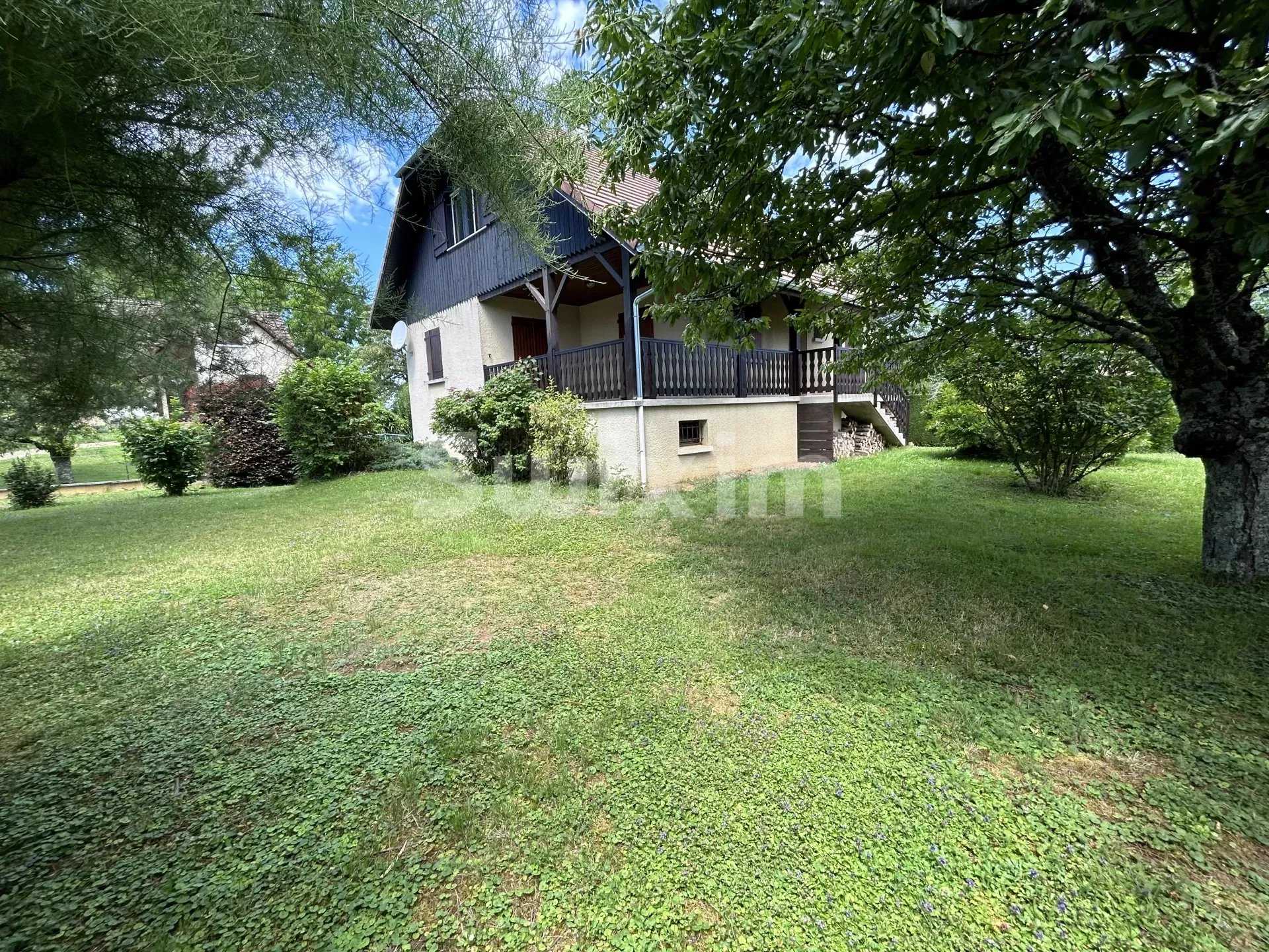 σπίτι σε Lons-le-Saunier, Bourgogne-Franche-Comte 11964498