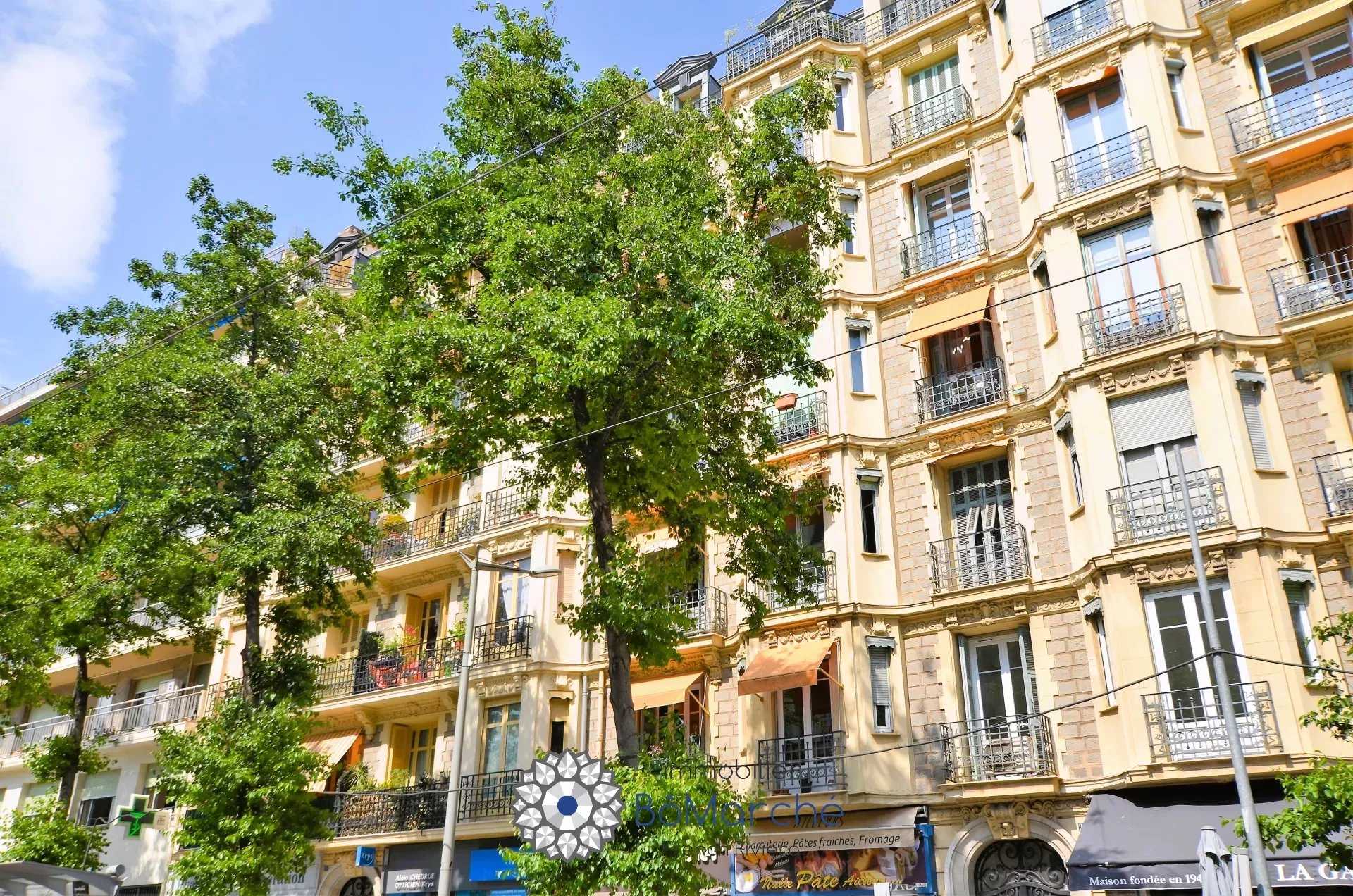 Condominium in Nice, Alpes-Maritimes 11964503
