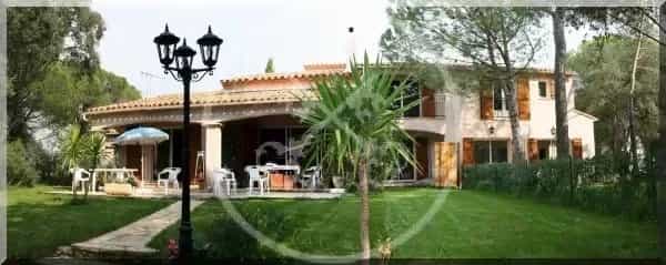 casa no Roquebrune-sur-Argens, Provence-Alpes-Cote d'Azur 11964579