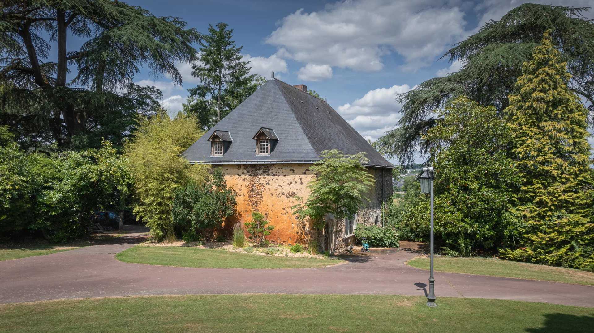 房子 在 Laval, Pays de la Loire 11964584