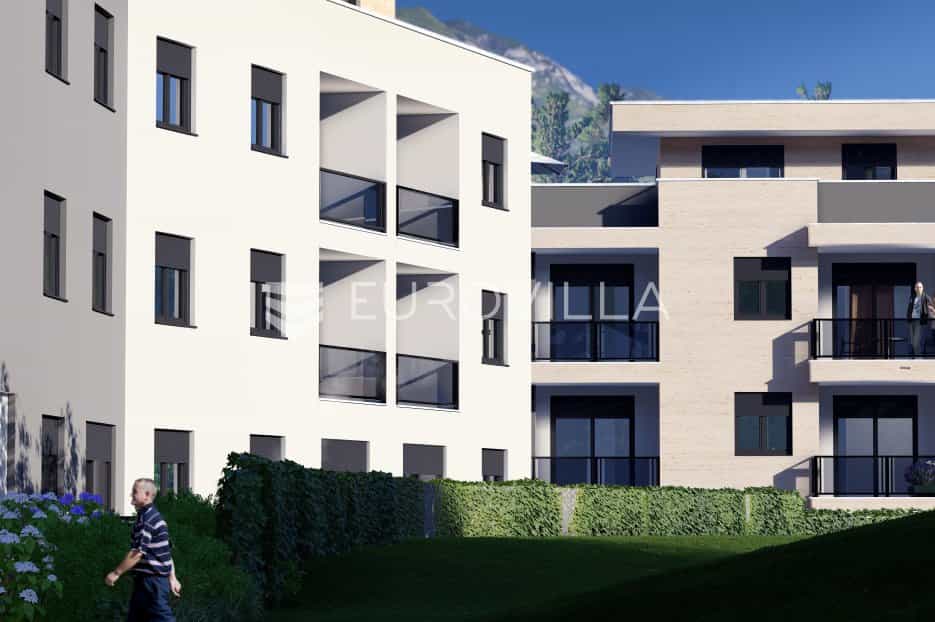 Condominium in Dubrava, Splitsko-Dalmatinska Zupanija 11964901