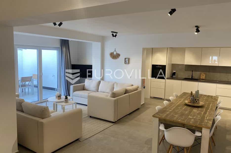 公寓 在 Premantura, Istarska županija 11964902