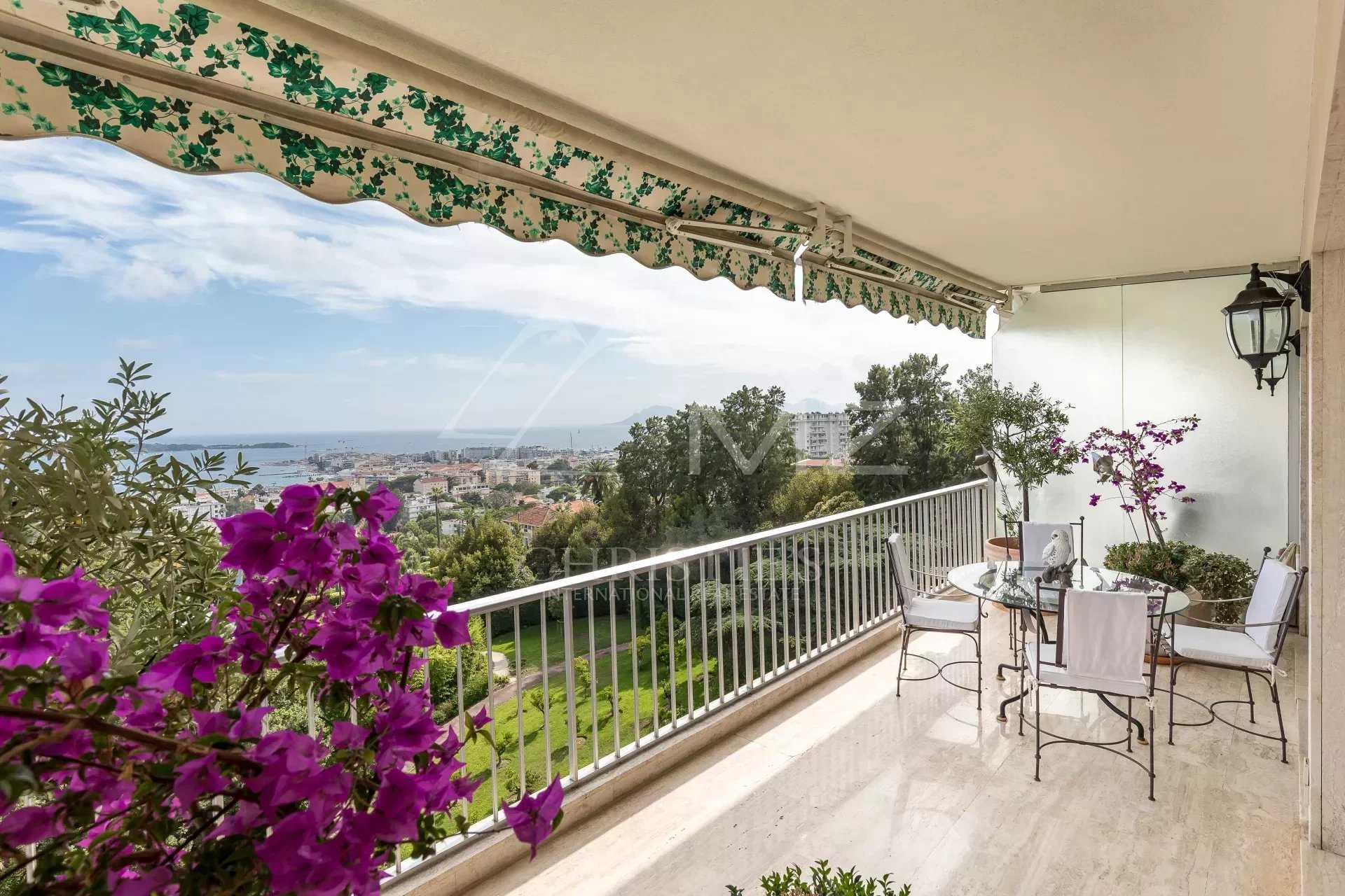 Condominium in Cannes, Provence-Alpes-Côte d'Azur 11964966