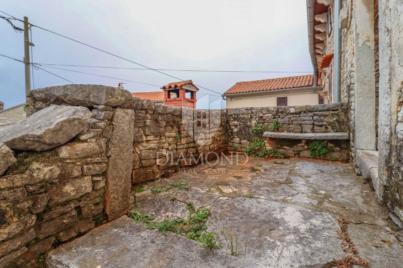 σπίτι σε Kanfanar, Istria County 11965121