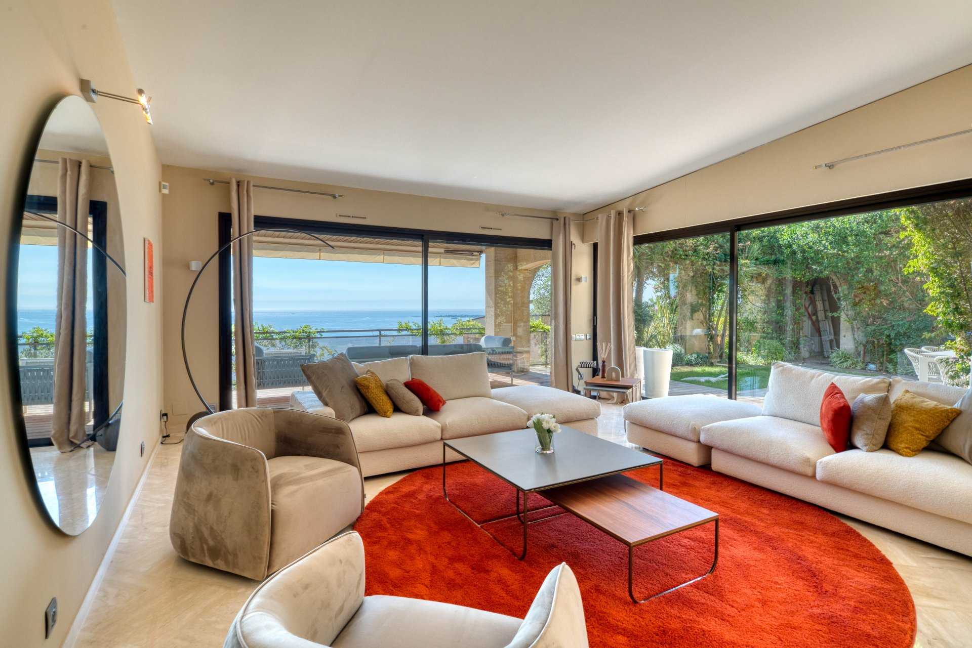 Condominium in Cannes, Provence-Alpes-Cote d'Azur 11965422
