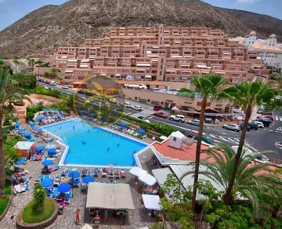 Condominium in Los Cristianos, Canary Islands 11965469