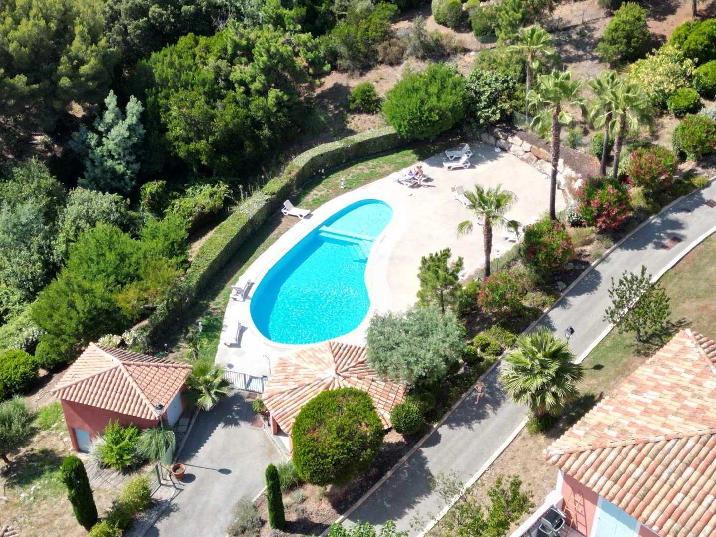 Rumah di Saint-Aygulf, Provence-Alpes-Cote d'Azur 11967034