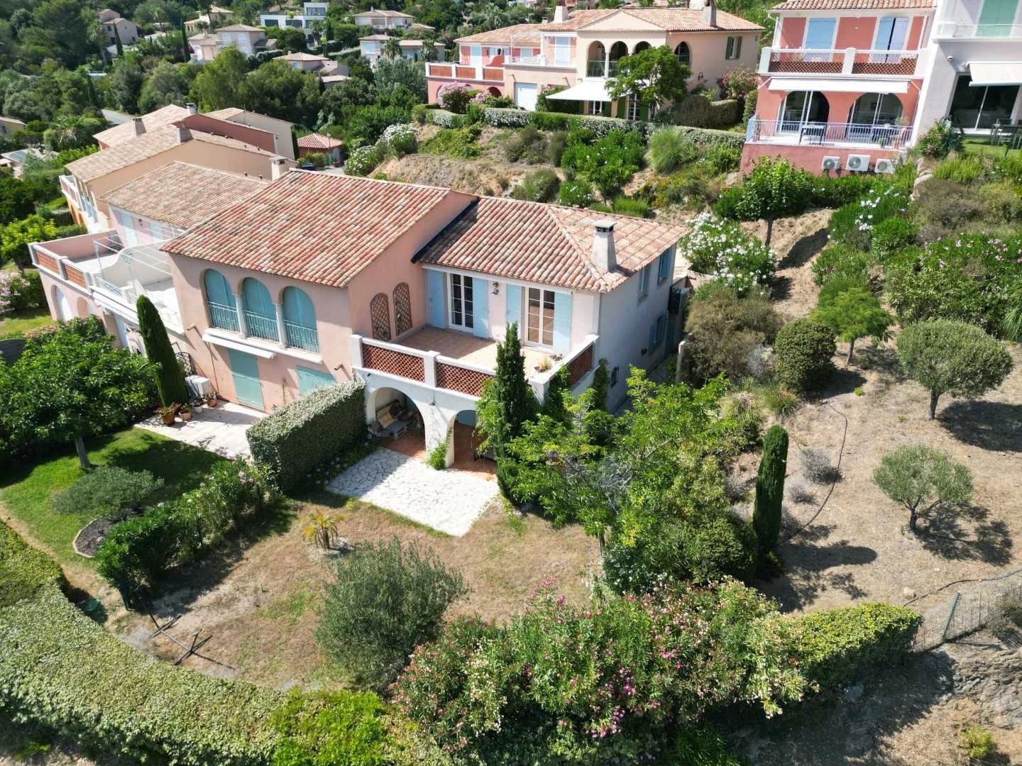 House in Saint-Aygulf, Provence-Alpes-Cote d'Azur 11967034