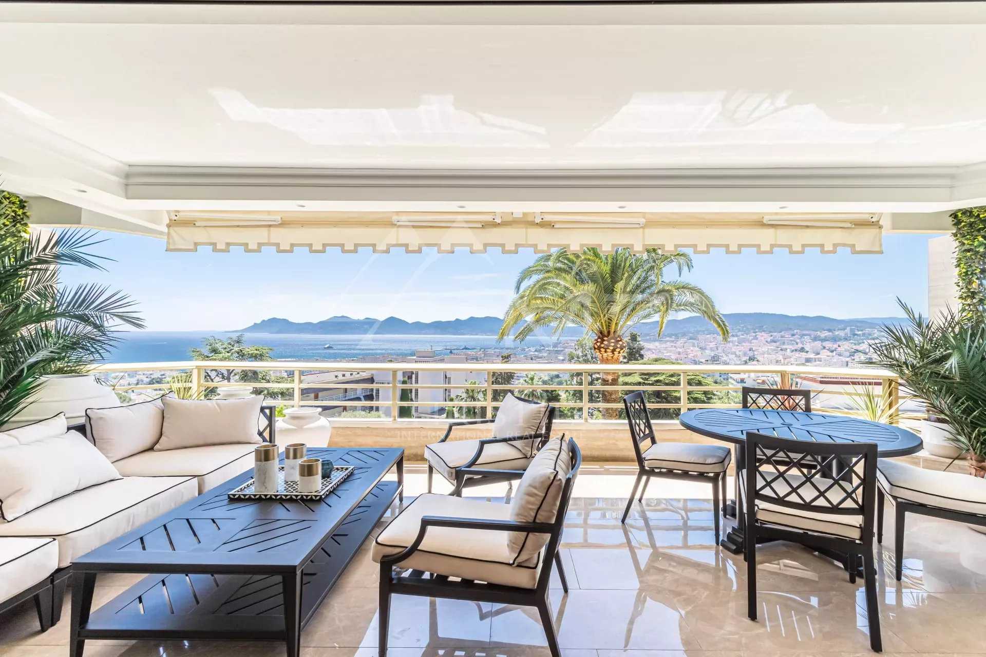Condominium dans Cannes, Provence-Alpes-Côte d'Azur 11967037