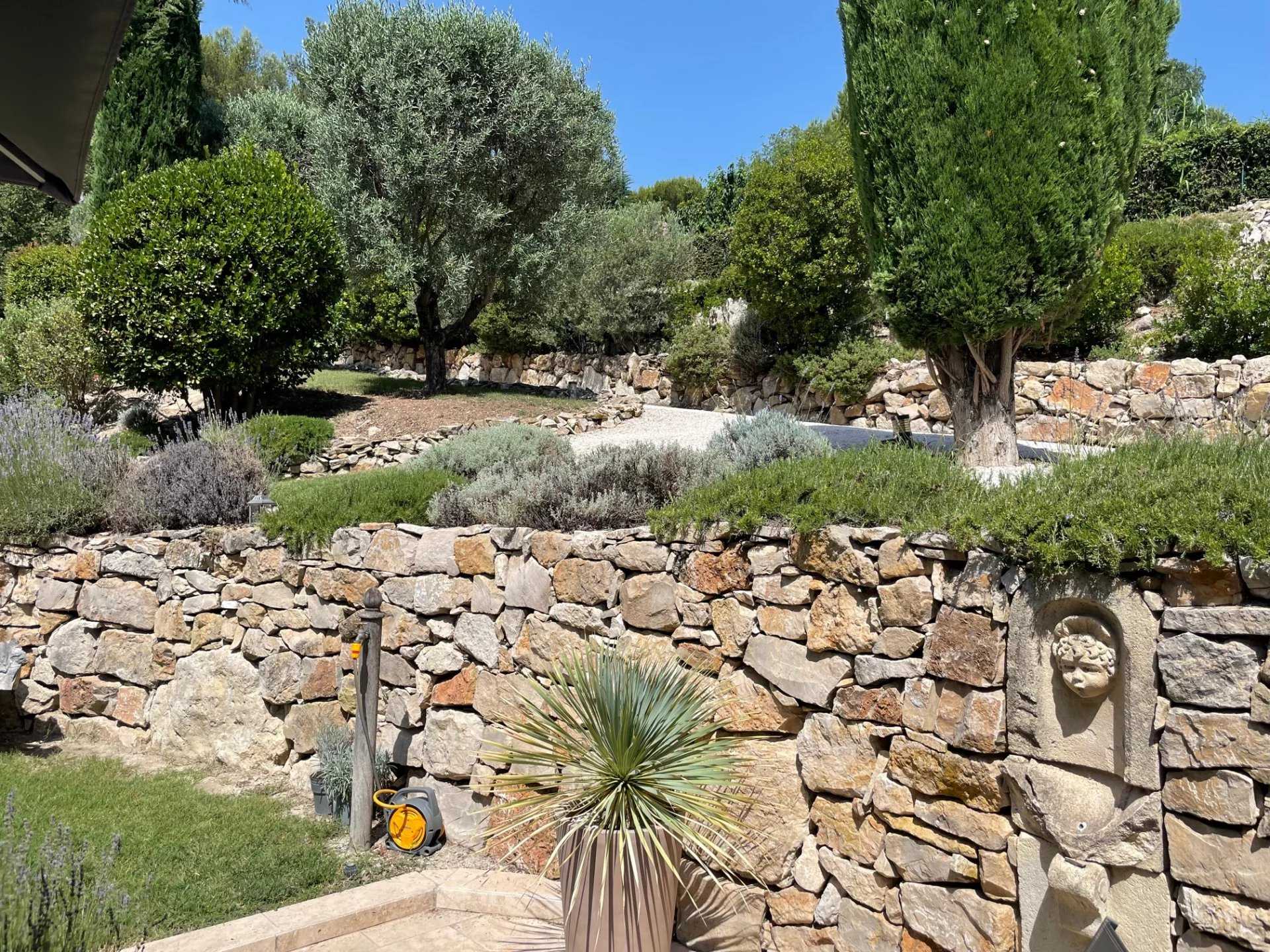 Dom w Fuveau, Provence-Alpes-Cote d'Azur 11967047