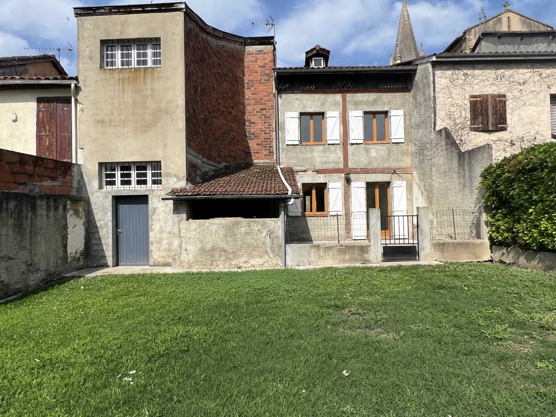 Flere hus i Nogaro, Occitanie 11967111