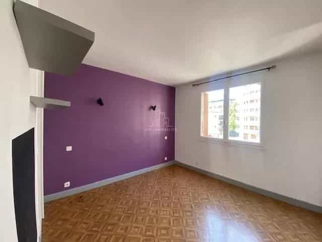 Condominium in Chambéry, Savoie 11967125