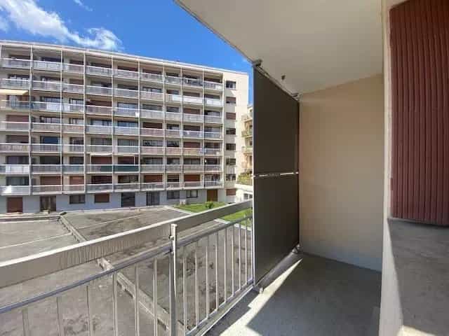 Condominium in Pontcharra, Auvergne-Rhône-Alpes 11967125